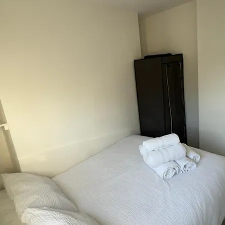 Modern 1Br Apartment 5 Mins To Tube, Free Parking & Sofa Bed